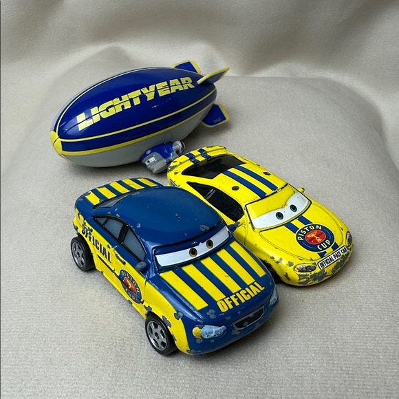 Disney Pixar Cars Piston Cup Official Car, Pace Car Die cast and LIGHTYEAR Blimp - Picture 1 of 11